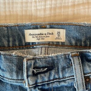 Abercrombie high rise 90s relaxed Jean size 25